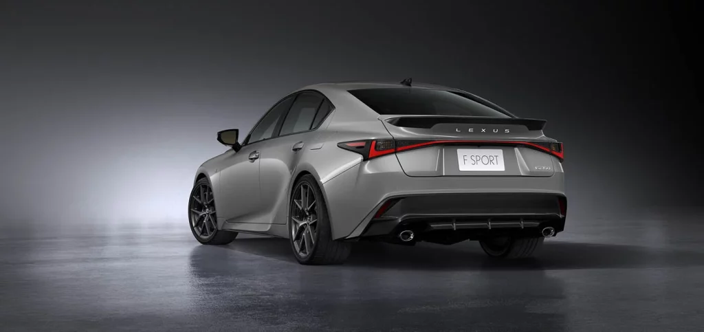 2025 Lexus IS 350 USA. Imagen trasera.