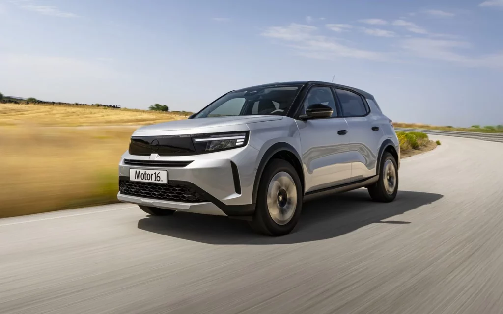 Los doce finalistas del premio Coche del Año ABC 2026: una batalla entre innovación eléctrica y versatilidad 10 Motor16 Opel Frontera Hybrid 145 GS APERTURA 1 Motor16