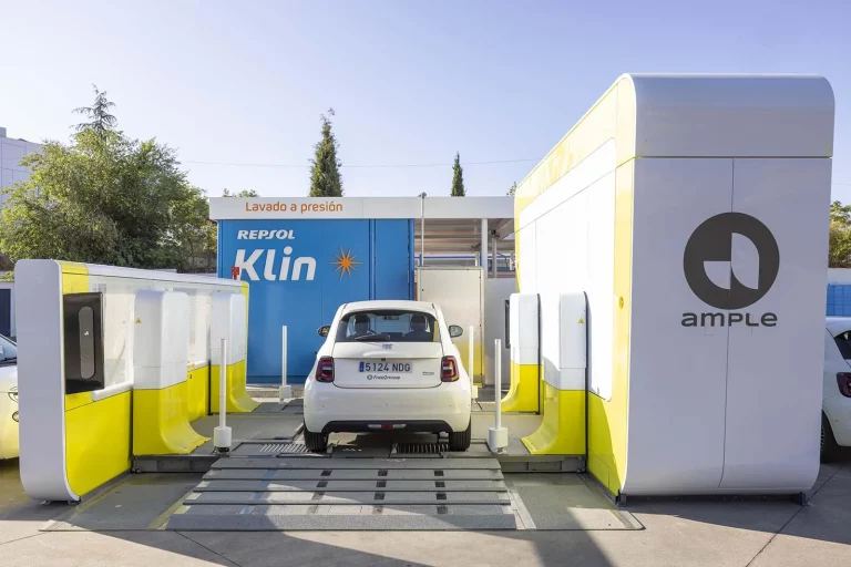 Repsol acelera la movilidad eléctrica en Madrid: estaciones que cambian una batería vacía por una llena en 5 minutos