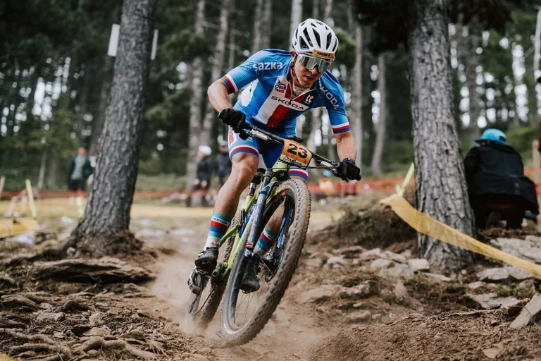Por primera vez, Škoda se une al Campeonato Mundial UCI de Mountain Bike 2025 como vehículo oficial