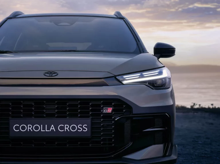 El Toyota Corolla Cross Hybrid 2025 anuncia sus precios