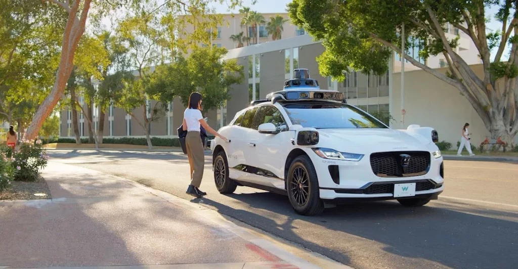 Waymo taxi autonomo Motor16