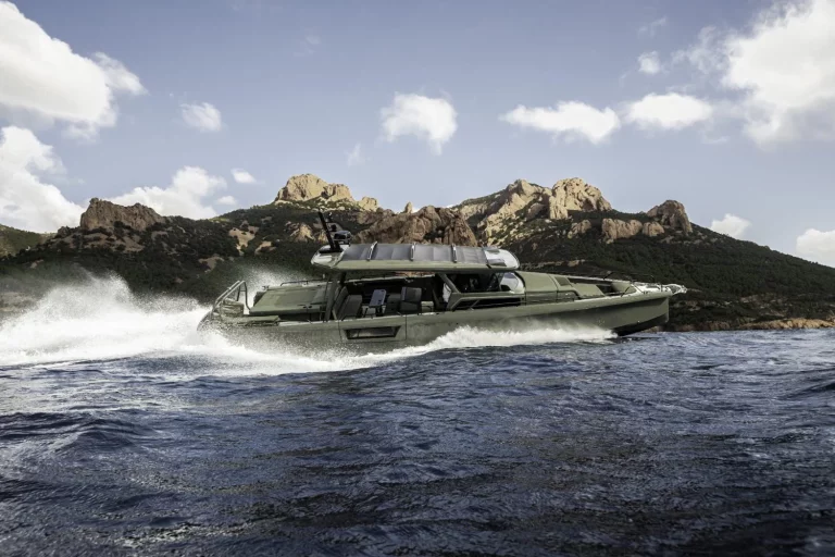 Brabus Shadow 1500: El preparador alemán conquista el mar con 1.500 CV