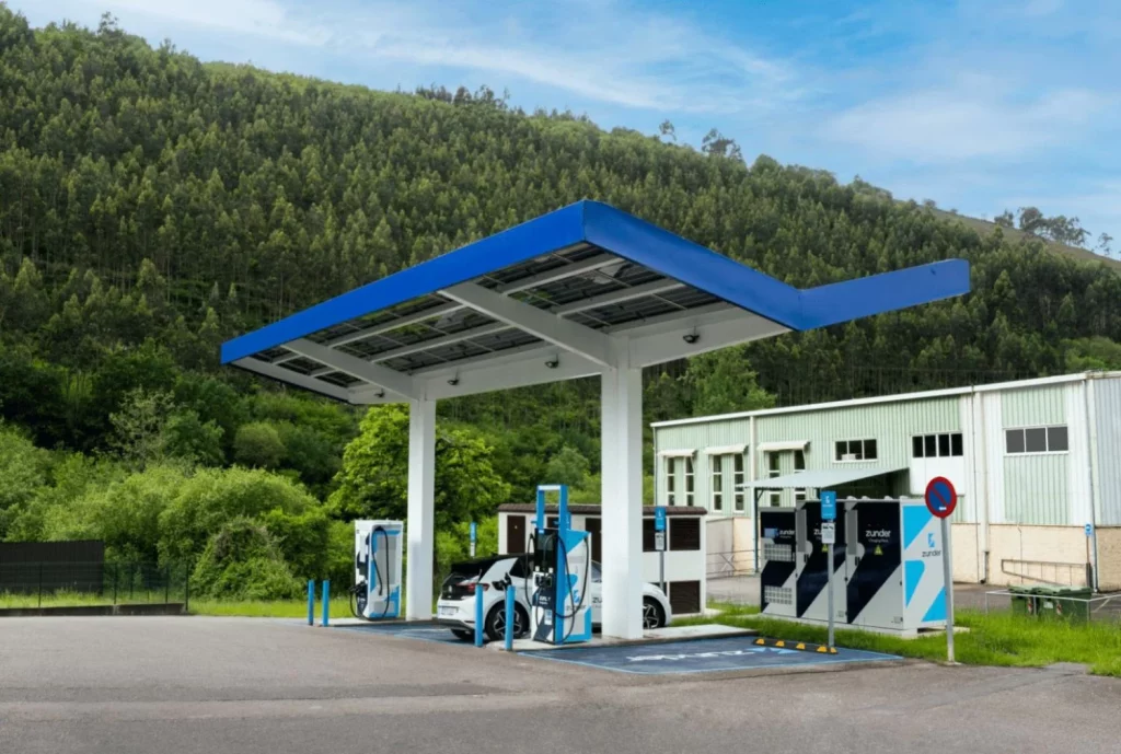 Así afectará al automóvil la nueva Ley de Movilidad Sostenible: adiós a las etiquetas actuales de la DGT, plan de renovación del parque… 5 Motor16 estacion carga unquera zunder Motor16