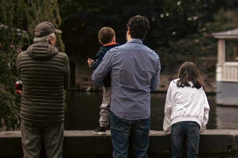 Vivienda o jubilación; las prioridades financieras se dividen por generaciones en España