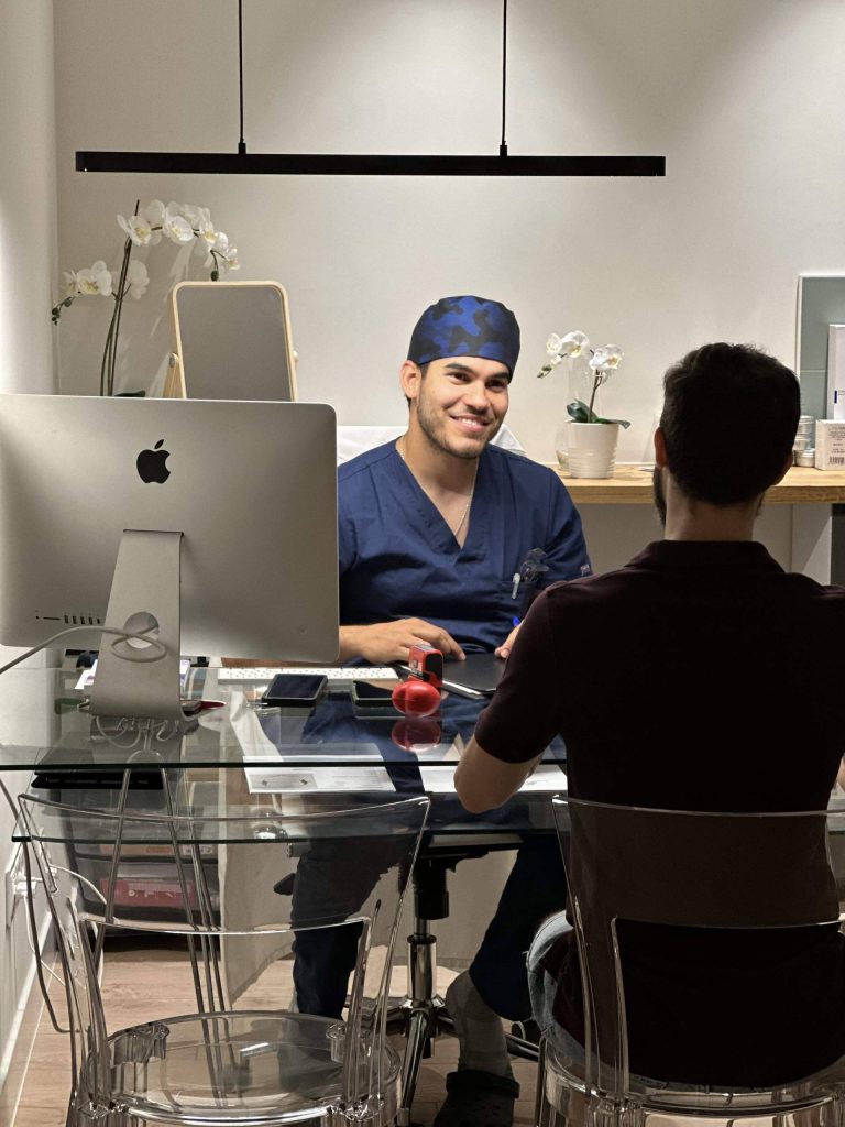 Clínica Capilar Mora ofrece cirugía de trasplante capilar con la técnica FUE Zafiro