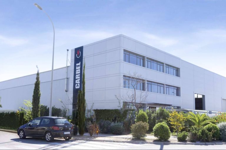 Carbel amplía su catálogo en España y Portugal con estufas de leña y chimeneas de leña del Grupo Seguin