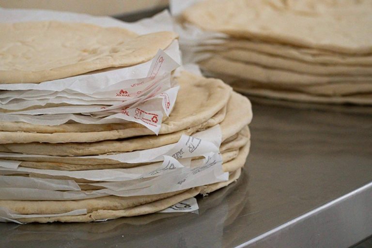Pizzerías y restaurantes reducen costes gracias a un obrador granadino de bases de pizza artesanas