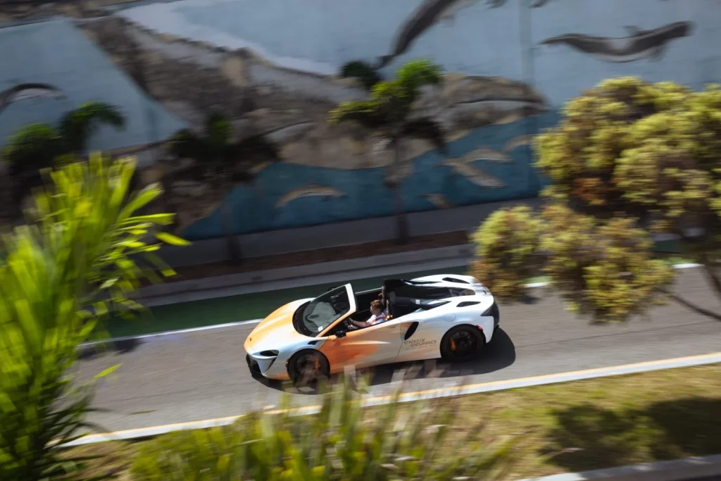 McLaren celebra un aniversario muy especial atravesando EE. UU.