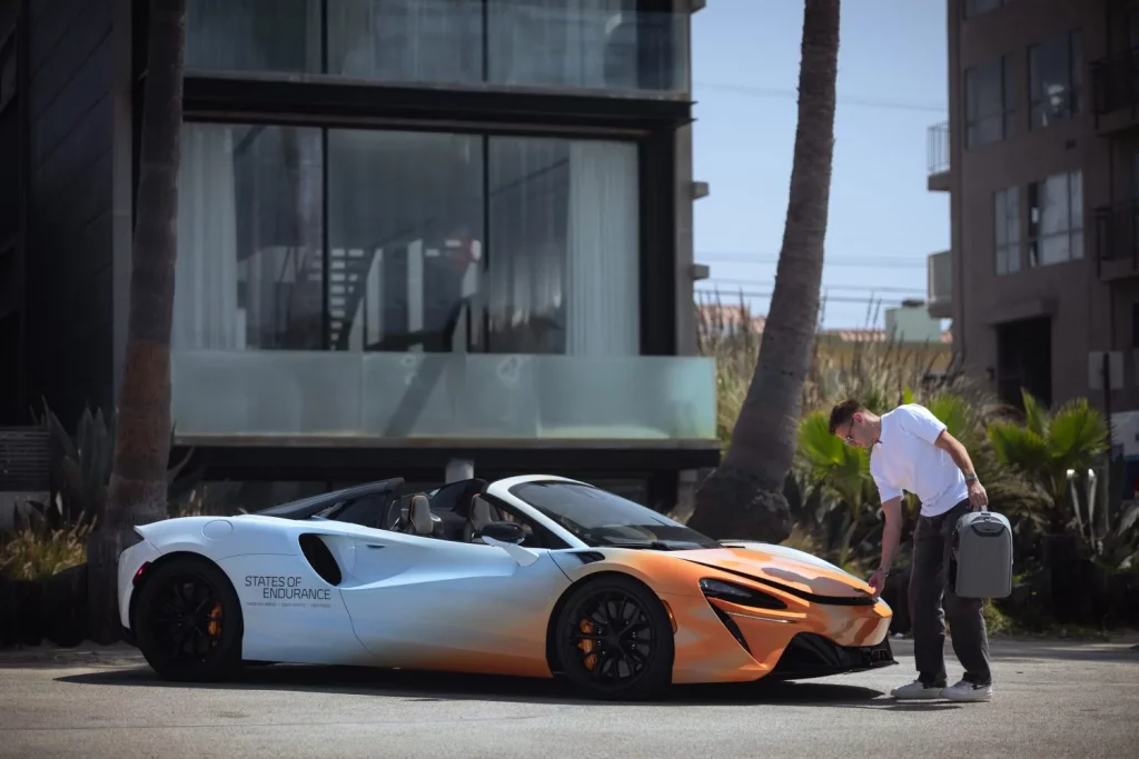 McLaren celebra un aniversario muy especial atravesando EE. UU.
