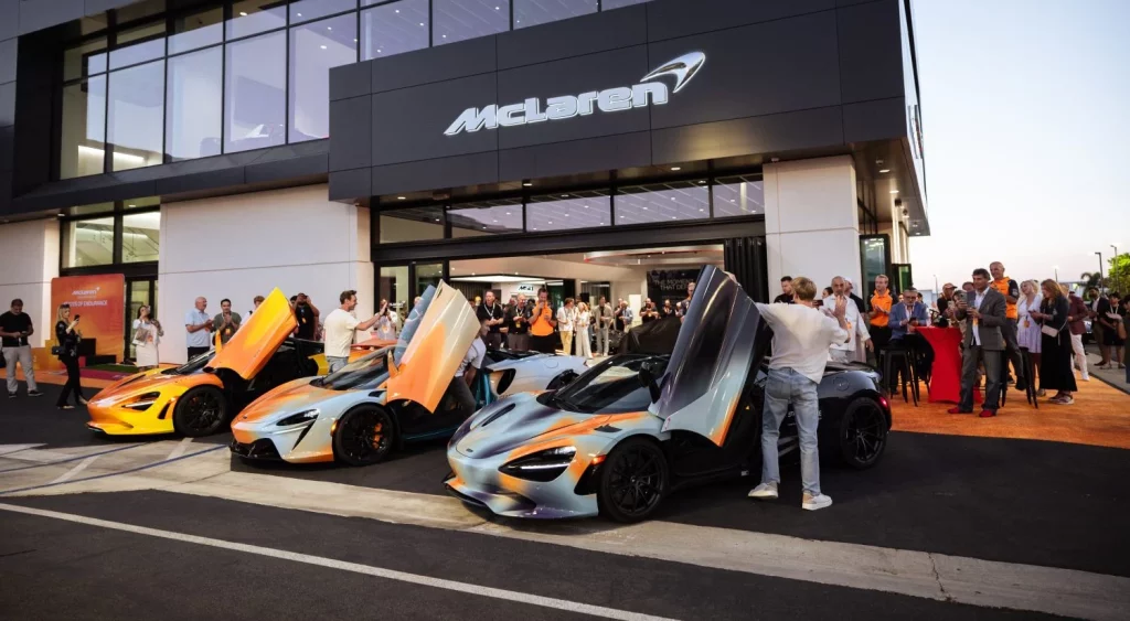 McLaren celebra un aniversario muy especial atravesando EE. UU.