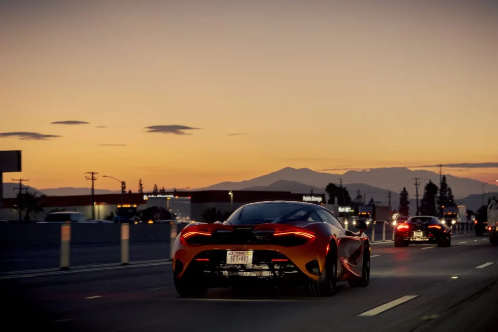 McLaren celebra un aniversario muy especial atravesando EE. UU.