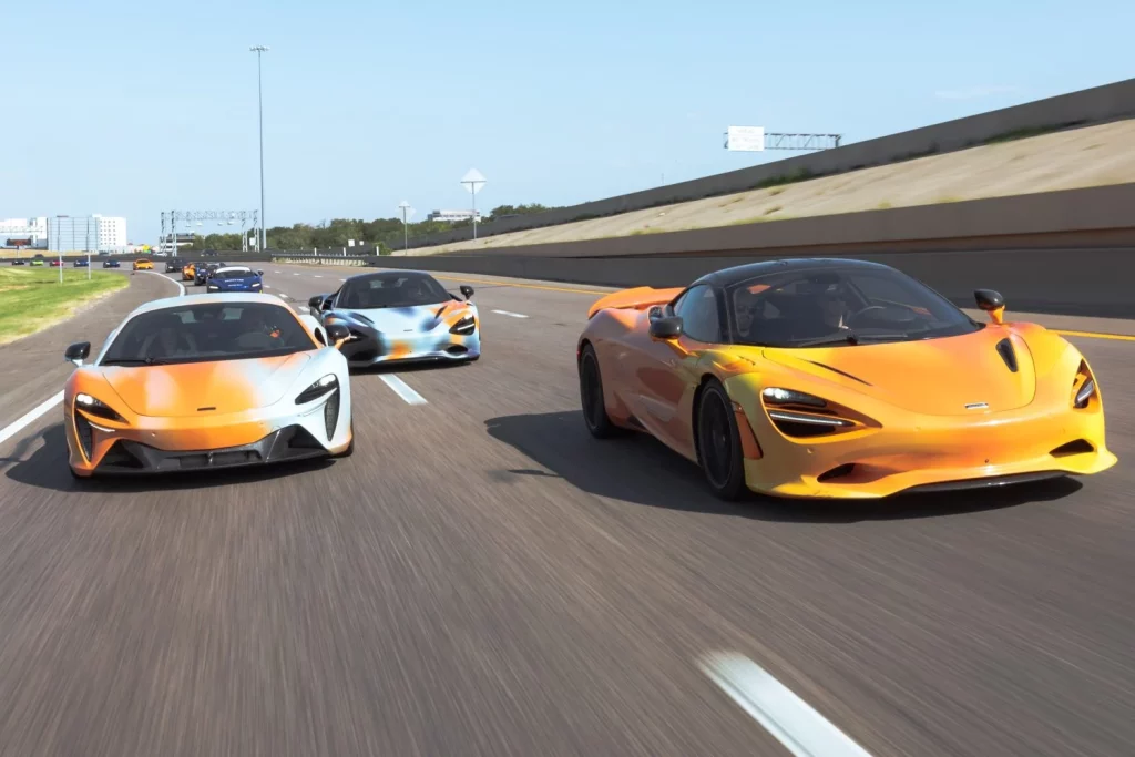 McLaren celebra un aniversario muy especial atravesando EE. UU.