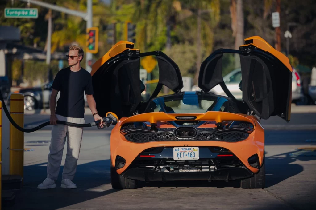 McLaren celebra un aniversario muy especial atravesando EE. UU.