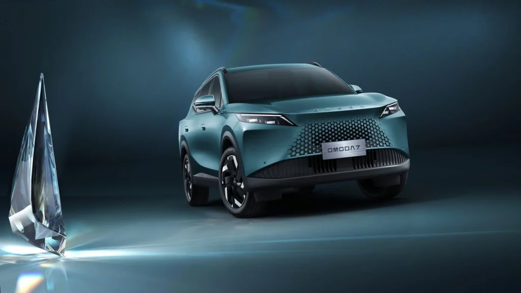 APA: La tecnología del OMODA 7 que te permite aparcar con un botón de la llave 3 Motor16 Omoda 7 SHS: El SUV híbrido enchufable presume de sus 1.200 km de autonomía