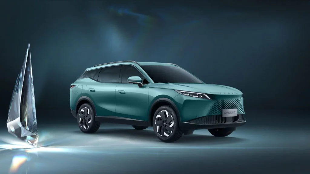 APA: La tecnología del OMODA 7 que te permite aparcar con un botón de la llave 1 Motor16 Omoda 7 SHS: El SUV híbrido enchufable presume de sus 1.200 km de autonomía