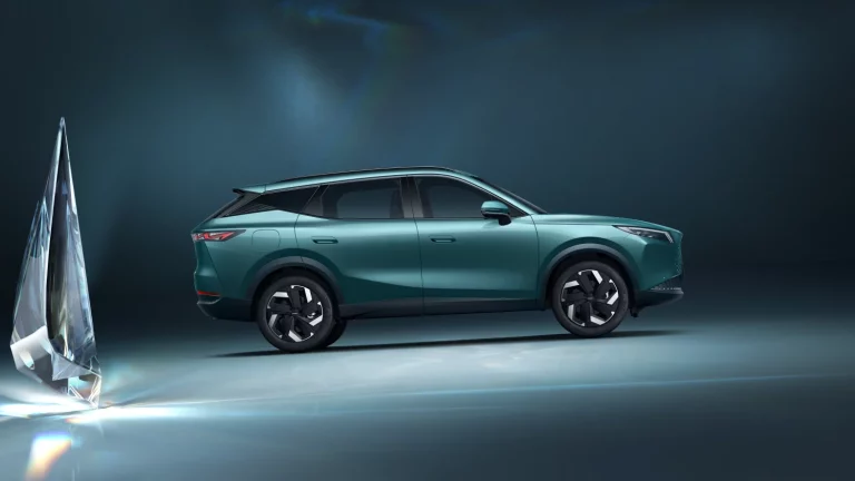 Omoda 7 SHS: El SUV híbrido enchufable presume de sus 1.200 km de autonomía