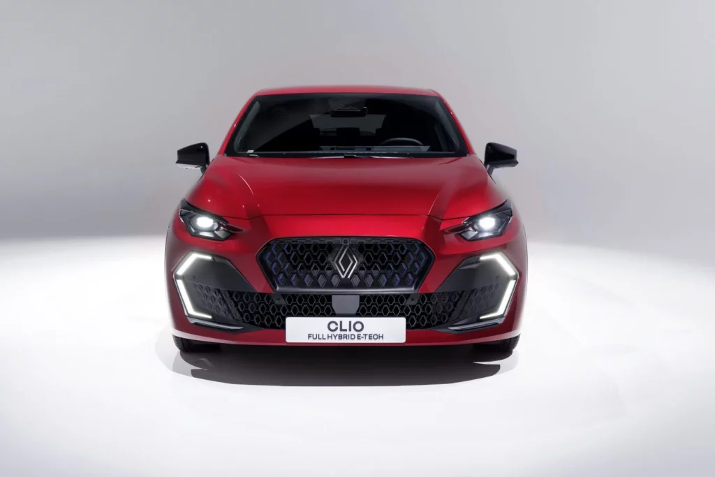 El nuevo Renault Clio -con el híbrido como estrella- ya tiene precios 7 Motor16 La sexta generación del Renault Clio crece en tamaño y ofrece 1.000 km de autonomía