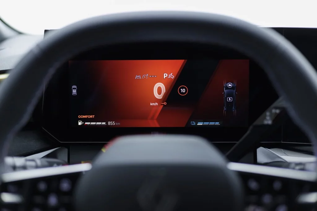 El nuevo Renault Clio -con el híbrido como estrella- ya tiene precios 12 Motor16 nuevo renault clio esprit alpine rojo 2026 36 Motor16