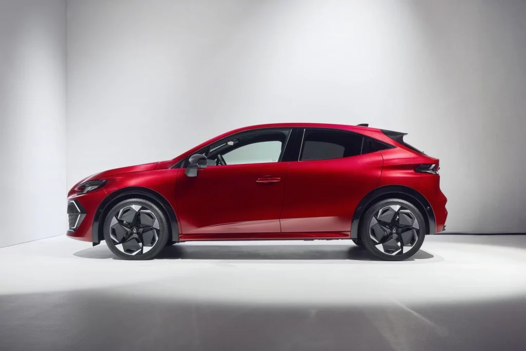 El nuevo Renault Clio -con el híbrido como estrella- ya tiene precios 5 Motor16 nuevo renault clio techno rojo 2026 2 Motor16