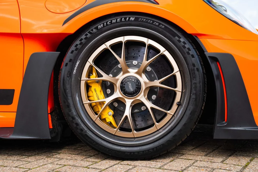 Tu Porsche 911 GT3 RS puede estrenar llantas de aluminio forjado y carbono