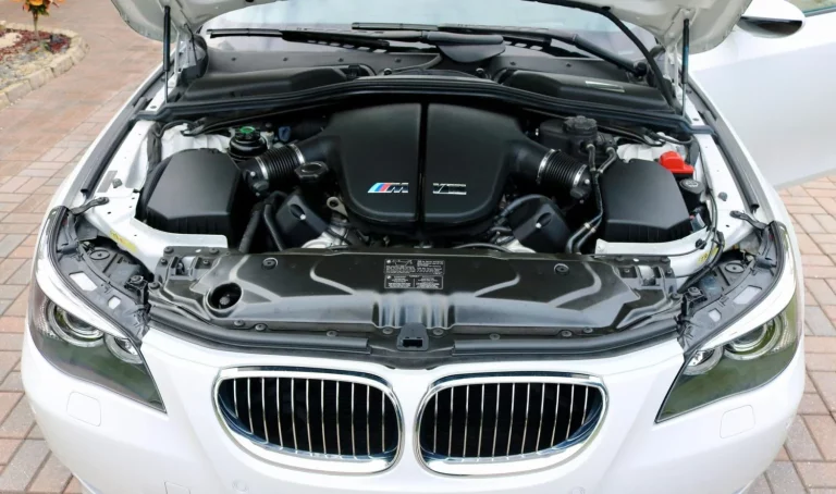 Cuando 20 años después puedes estrenar un BMW con un V10 nacido en la Fórmula 1