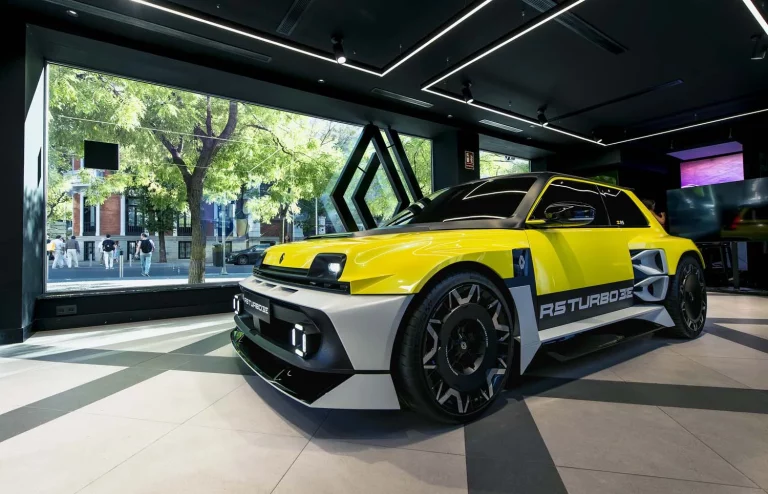 Regresa una leyenda. El Renault 5 turbo 3E está en España solo por unos días
