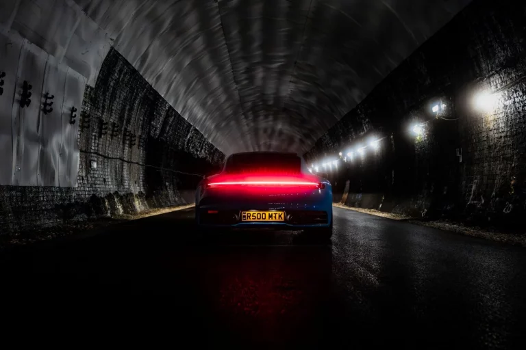 Operación túnel: Los “karaokes” subterráneos donde tu coche es la estrella