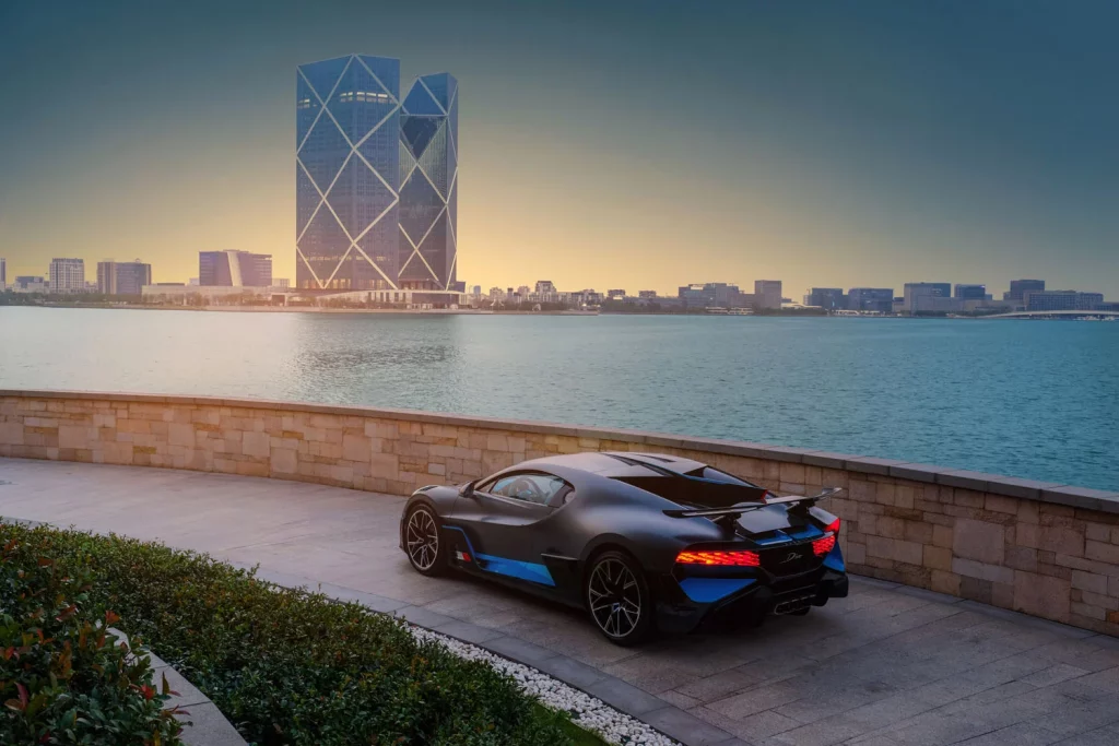 Bugatti desembarca en China: Shanghai acoge el primer showroom exclusivo de la marca 9 Motor16 05 2510 BUGATTI Divo Shanghai Motor16