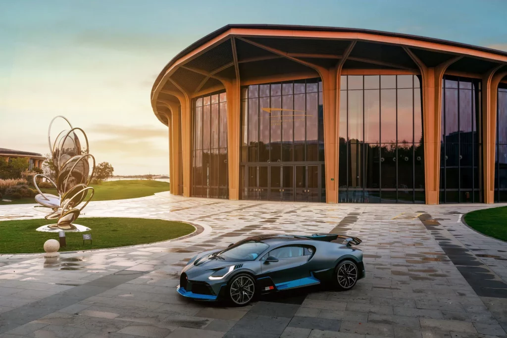 Bugatti desembarca en China: Shanghai acoge el primer showroom exclusivo de la marca 10 Motor16 06 2510 BUGATTI Divo Shanghai Motor16