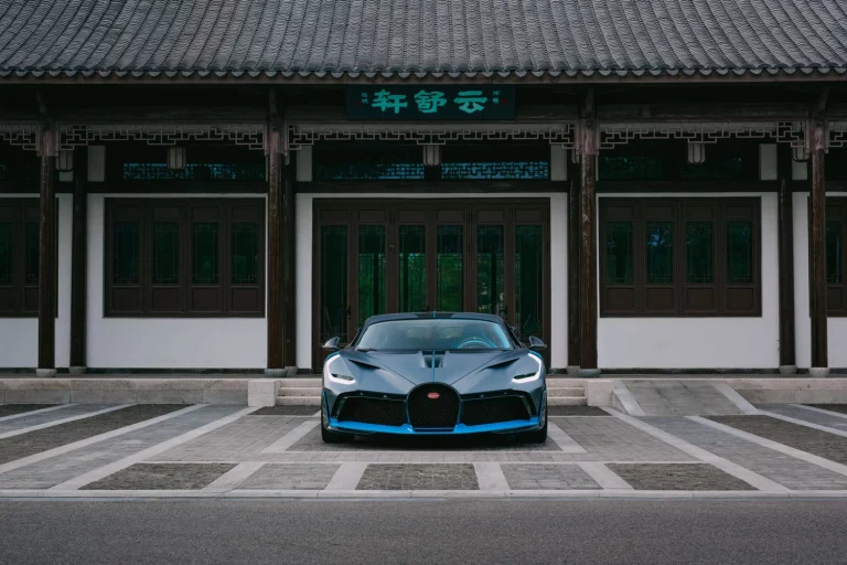 Bugatti desembarca en China: Shanghai acoge el primer showroom exclusivo de la marca