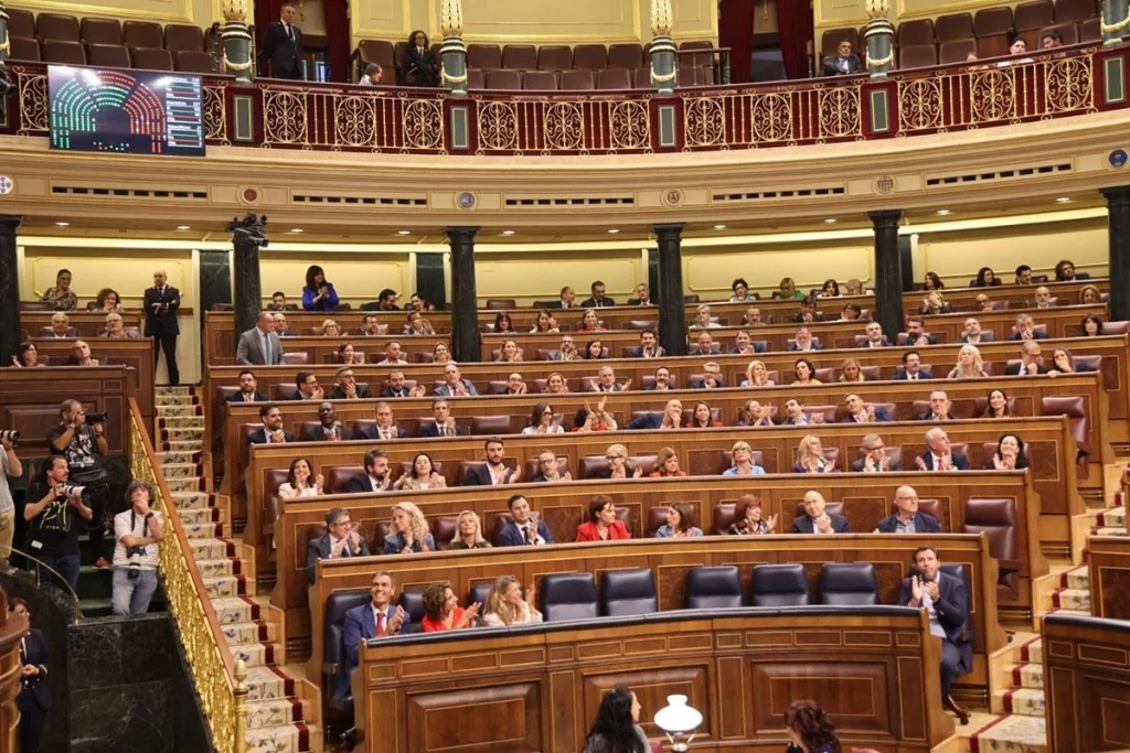 Así afectará al automóvil la nueva Ley de Movilidad Sostenible: adiós a las etiquetas actuales de la DGT, plan de renovación del parque… 1 Motor16 081025 proyecto ley movilidad sostenible Motor16