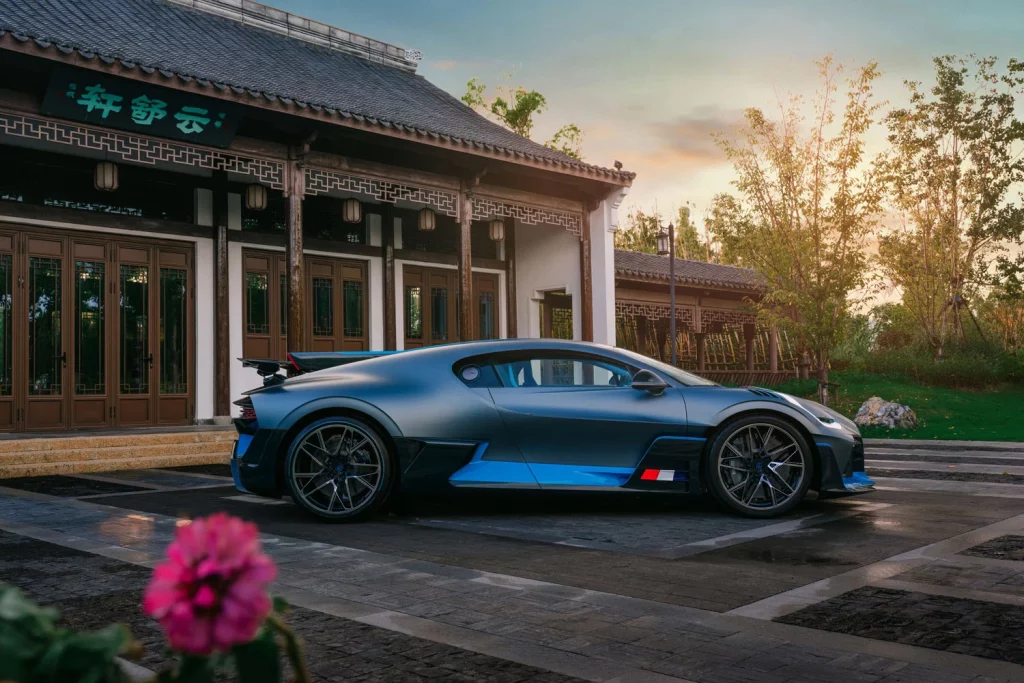 Bugatti desembarca en China: Shanghai acoge el primer showroom exclusivo de la marca 13 Motor16 09 2510 BUGATTI Divo Shanghai Motor16