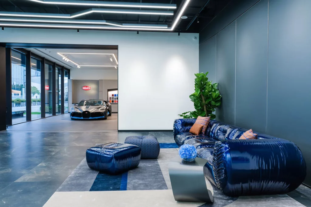 Bugatti desembarca en China: Shanghai acoge el primer showroom exclusivo de la marca 14 Motor16 10 2510 BUGATTI Divo Shanghai Motor16