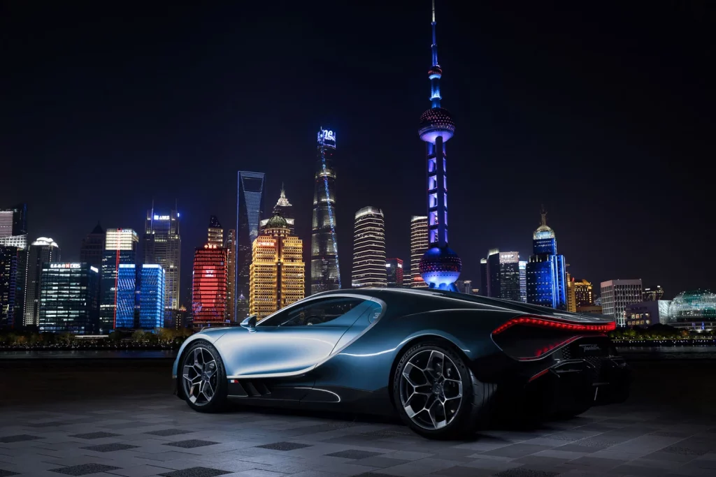 Bugatti desembarca en China: Shanghai acoge el primer showroom exclusivo de la marca 1 Motor16 15 2510 BUGATTI Divo Shanghai Motor16