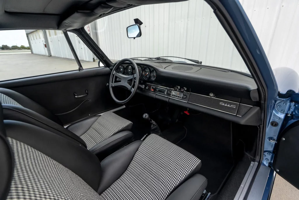 Los nombres que están detrás de este Porsche 911S que ha costado lo que cuatro a estrenar 1 Motor16 1971 Porsche 911S RUF. Seinfeld. Imagen interior.