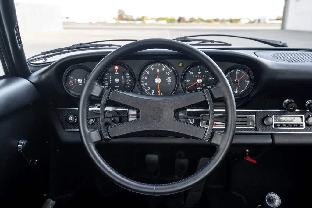 Los nombres que están detrás de este Porsche 911S que ha costado lo que cuatro a estrenar 22 Motor16 1971 Porsche 911S RUF Seinfeld 32 Motor16