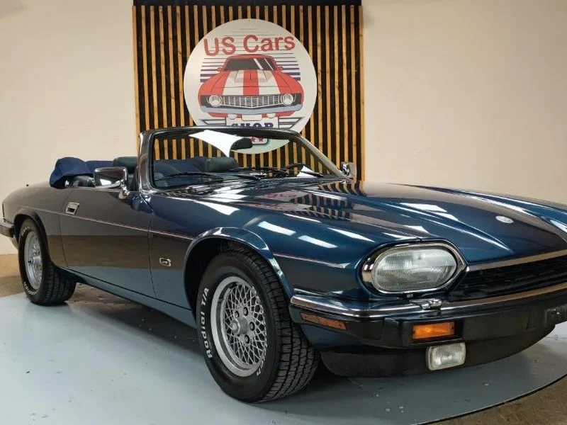 Fernández Tapias, Mar Flores y un exclusivo Jaguar que daría para escribir un libro 2 Motor16 Jaguar XJS Celebration
