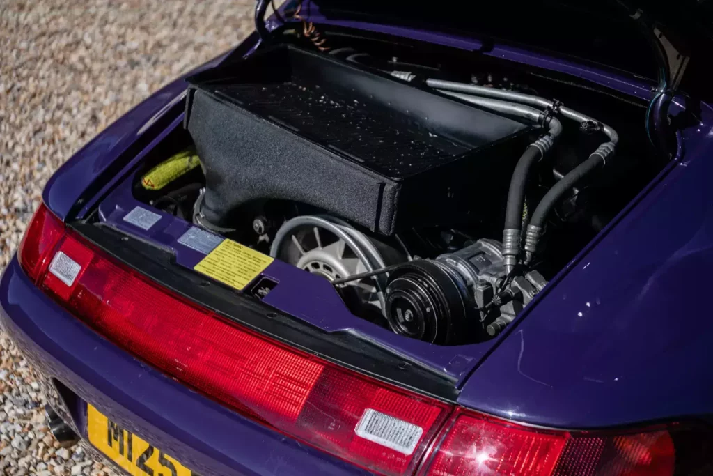 Este Porsche 911 jamás debió haber existido. Y por eso costará una fortuna 3 Motor16 1995 Porsche 911 Turbo Cabriolet. 993. Imagen motor.
