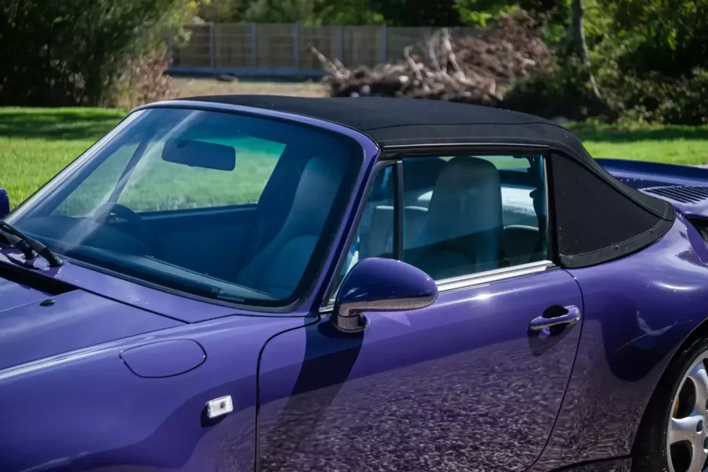 Este Porsche 911 jamás debió haber existido. Y por eso costará una fortuna 12 Motor16 1995 Porsche 911 Turbo Cabriolet 993 19 Motor16