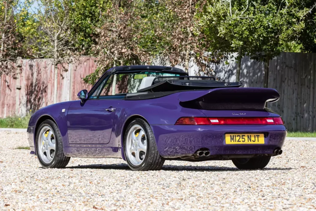 Este Porsche 911 jamás debió haber existido. Y por eso costará una fortuna 7 Motor16 1995 Porsche 911 Turbo Cabriolet 993 2 Motor16
