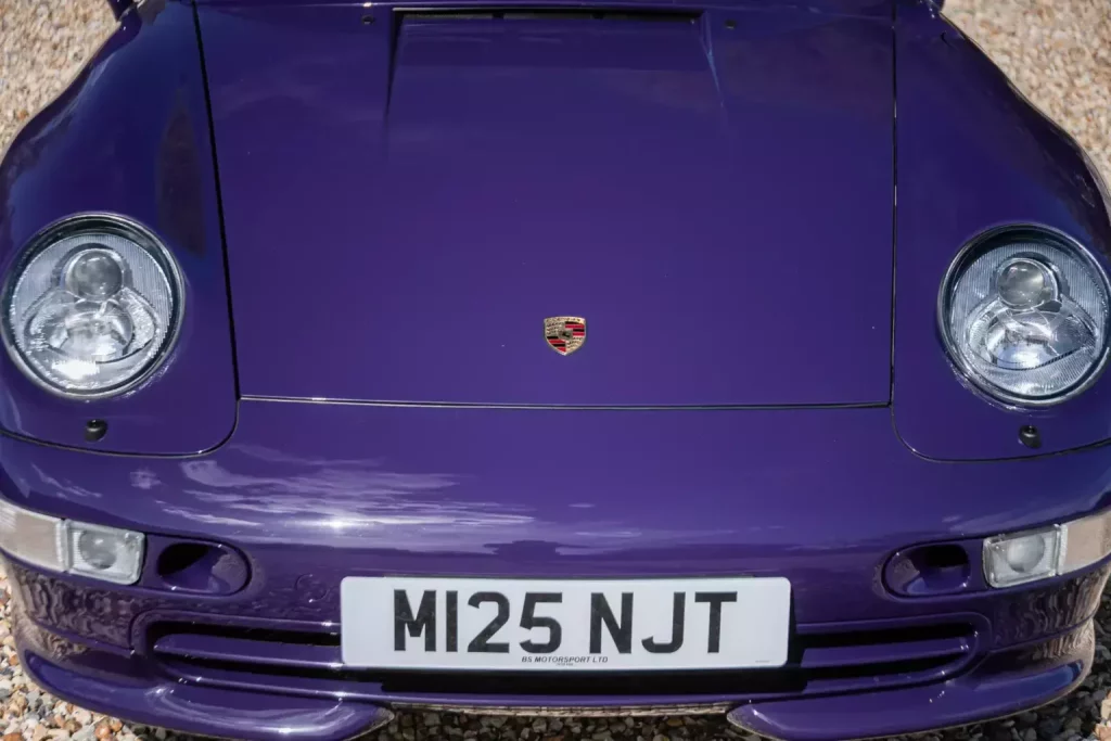 Este Porsche 911 jamás debió haber existido. Y por eso costará una fortuna 11 Motor16 1995 Porsche 911 Turbo Cabriolet 993 21 Motor16