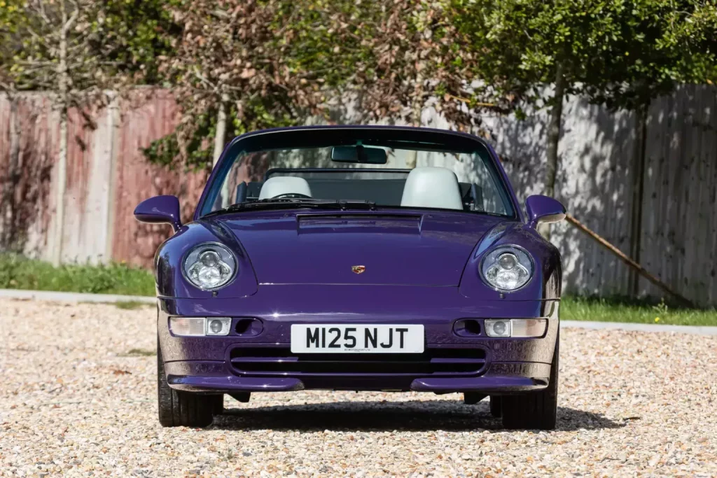 Este Porsche 911 jamás debió haber existido. Y por eso costará una fortuna 4 Motor16 1995 Porsche 911 Turbo Cabriolet 993 4 Motor16