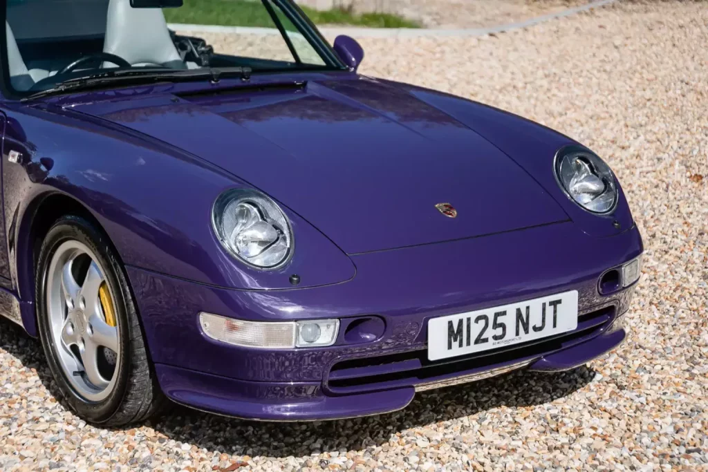 Este Porsche 911 jamás debió haber existido. Y por eso costará una fortuna 10 Motor16 1995 Porsche 911 Turbo Cabriolet 993 6 Motor16