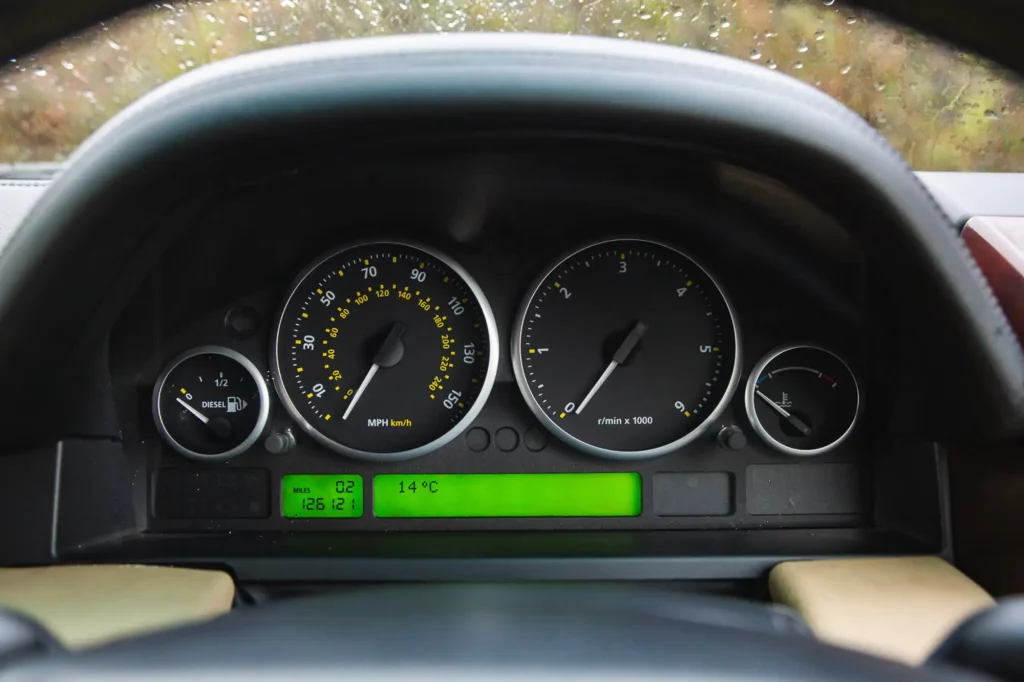 El Range Rover más querido por la Reina Isabel II y por Jeremy Clarkson puede ser tuyo 28 Motor16 2007 range rover voge iconic auctioneers 10 Motor16