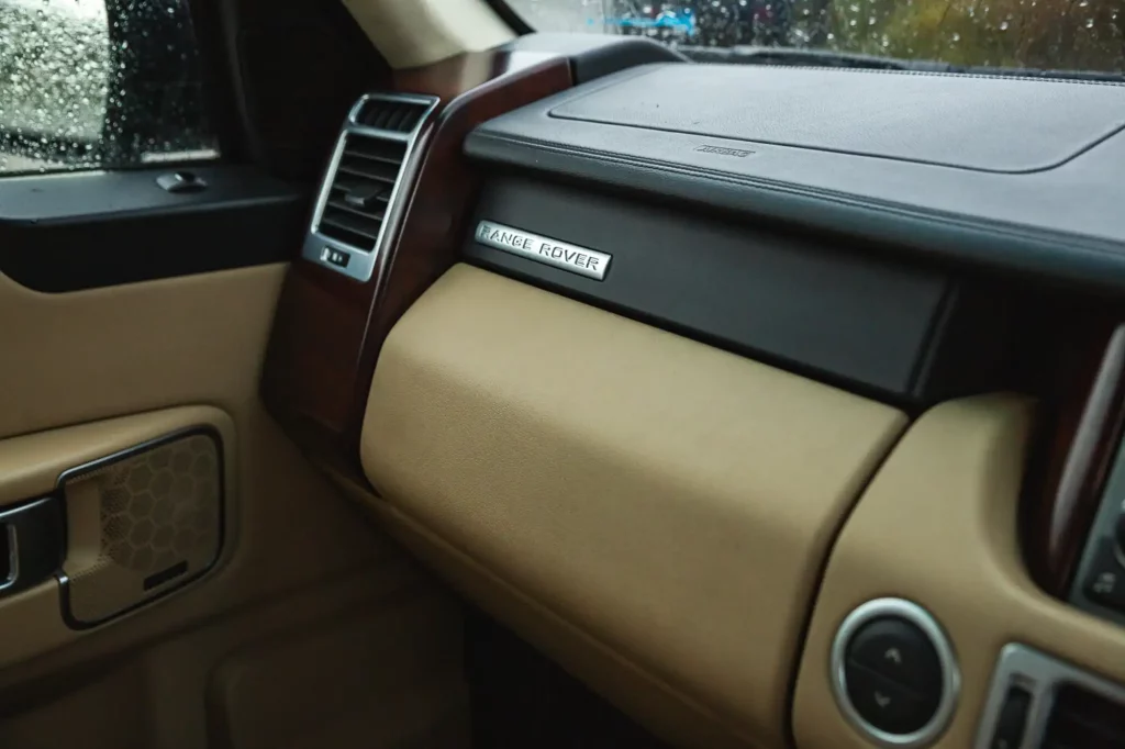 El Range Rover más querido por la Reina Isabel II y por Jeremy Clarkson puede ser tuyo 33 Motor16 2007 range rover voge iconic auctioneers 29 Motor16