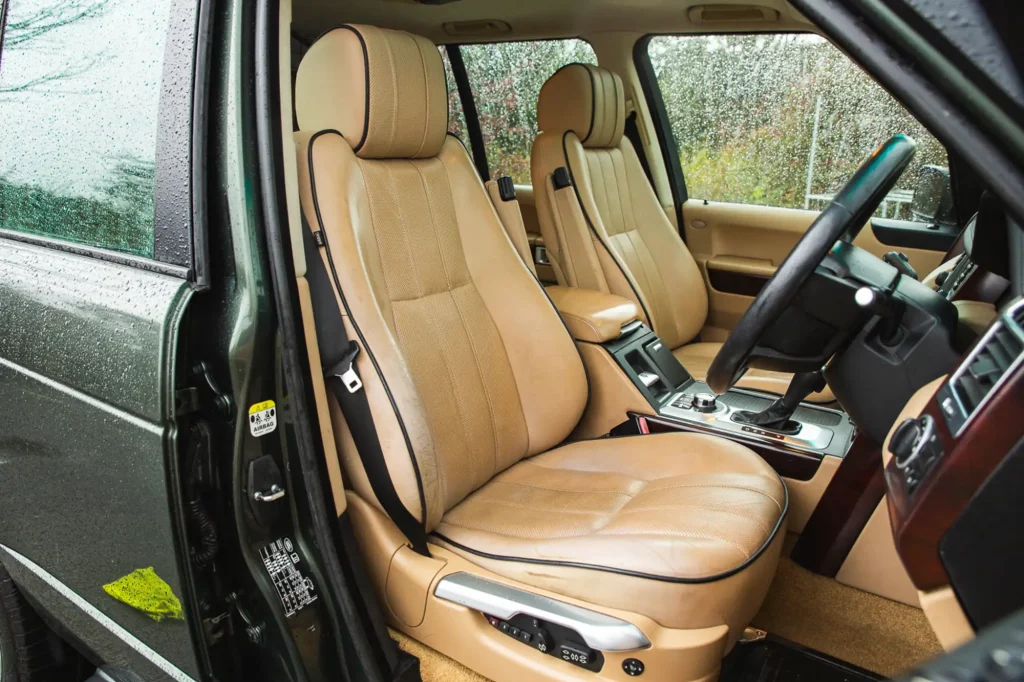 El Range Rover más querido por la Reina Isabel II y por Jeremy Clarkson puede ser tuyo 24 Motor16 2007 range rover voge iconic auctioneers 35 Motor16