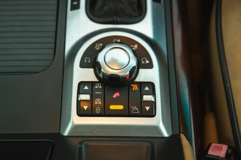 El Range Rover más querido por la Reina Isabel II y por Jeremy Clarkson puede ser tuyo 32 Motor16 2007 range rover voge iconic auctioneers 36 Motor16