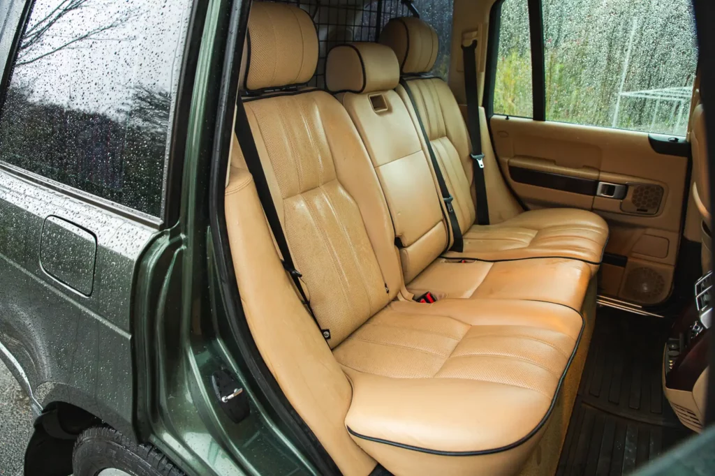 El Range Rover más querido por la Reina Isabel II y por Jeremy Clarkson puede ser tuyo 25 Motor16 2007 range rover voge iconic auctioneers 37 Motor16