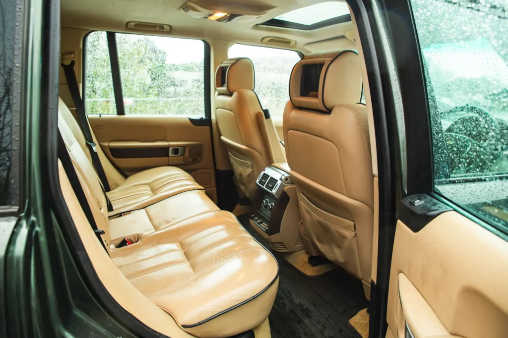 El Range Rover más querido por la Reina Isabel II y por Jeremy Clarkson puede ser tuyo 26 Motor16 2007 range rover voge iconic auctioneers 38 Motor16